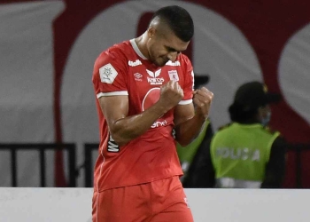 Carlos Sierra recupera su versión goleadora abrió el marcador en Superliga