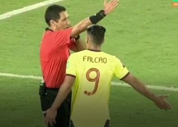 David Ospina y Falcao lideraron airadas protestas contra el árbitro