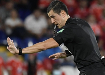 El VAR salvó al América de un error increíble en defensa
