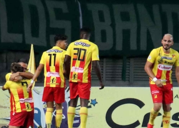 Pereira goleada en el clásico cafetero y escapada del descenso