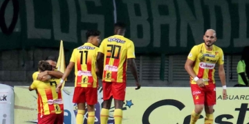 Pereira goleada en el clásico cafetero y escapada del descenso