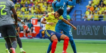 Alexander Domínguez, la figura de Ecuador y su atajada “porque calza 45”