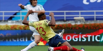 ¿Por qué no sería Cavani titular ante Colombia? Prensa uruguaya explica