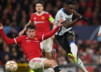Duván Zapata, opción errada ante Manchester United y consejo del Tino Asprilla