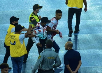 La invasión de hinchas al final de Junior vs Deportes Quindío