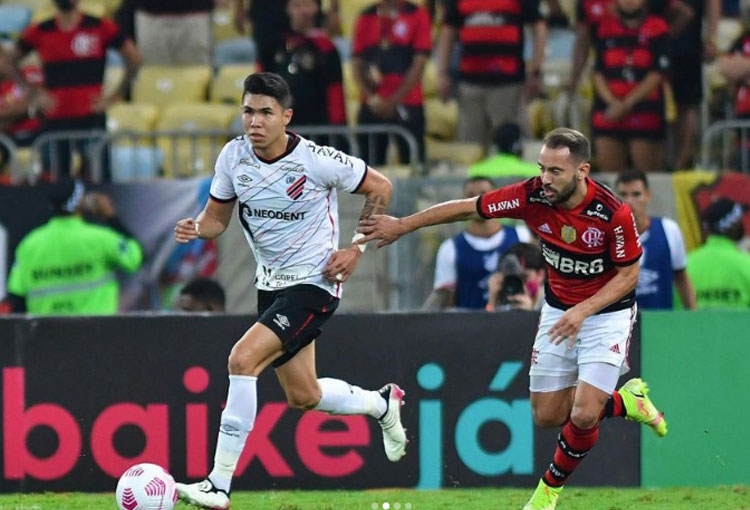 Nicolás Hernández cambiaría de equipo en Brasil: ¿Para dónde va?