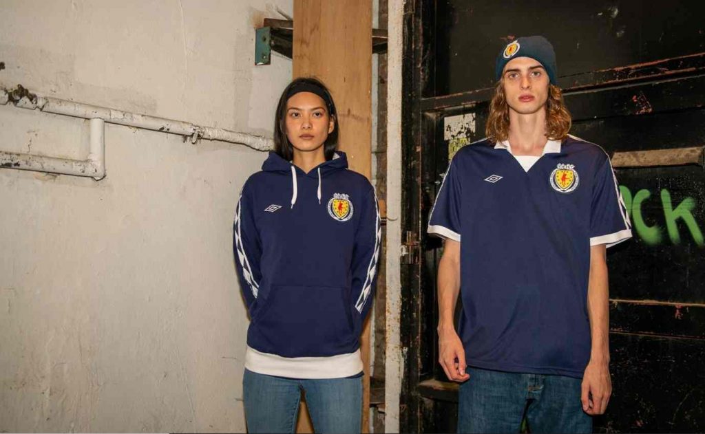 Uniforme Umbro de Escocia, tributo AC/DC