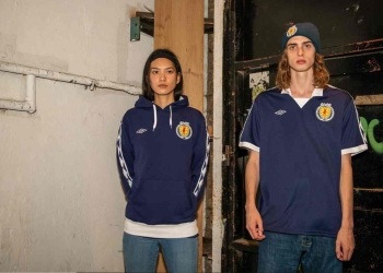 Uniforme Umbro de Escocia, tributo AC/DC