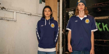 Uniforme Umbro de Escocia, tributo AC/DC