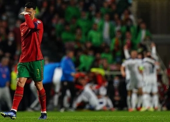 Portugal perdió, tendrá que jugar repechaje y Cristiano entró en furia con su DT
