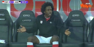 La molestia de Carlos Sánchez al ser sustituido en Santa Fe