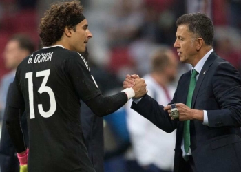 A Juan Carlos Osorio le cayó un indirectazo de Memo Ochoa