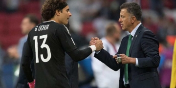 A Juan Carlos Osorio le cayó un indirectazo de Memo Ochoa