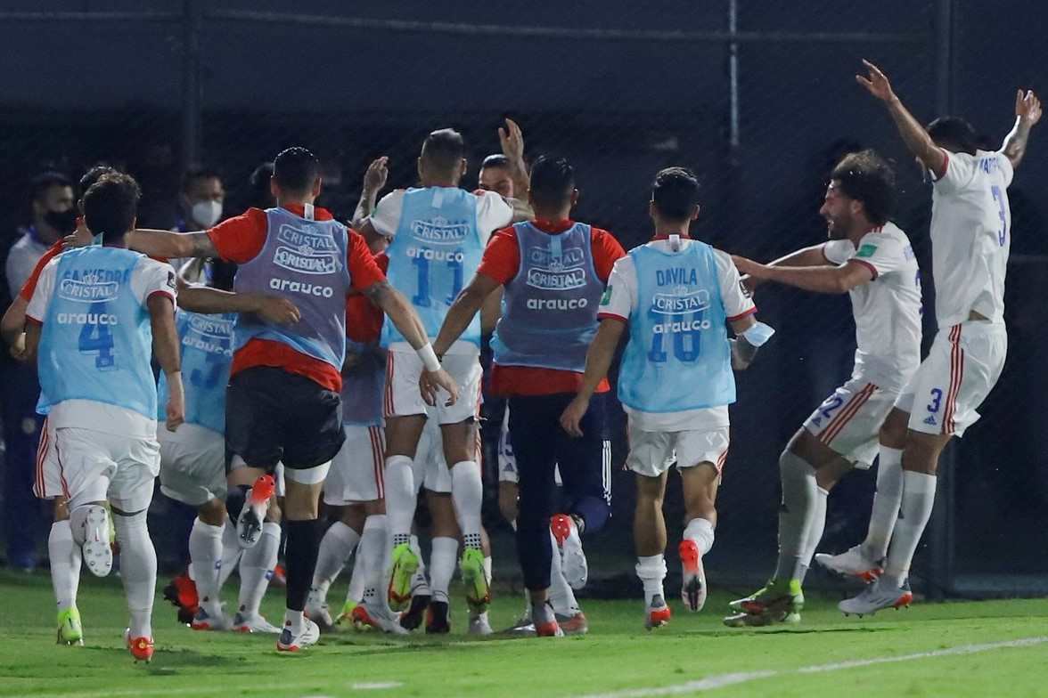 No le sirve a Colombia: Chile sumó contra Paraguay