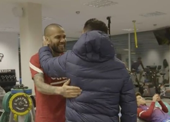 El emocionante reencuentro entre Xavi y Dany Alves que emociona al mundo del Barça