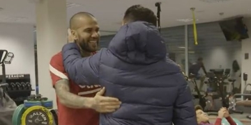El emocionante reencuentro entre Xavi y Dany Alves que emociona al mundo del Barça