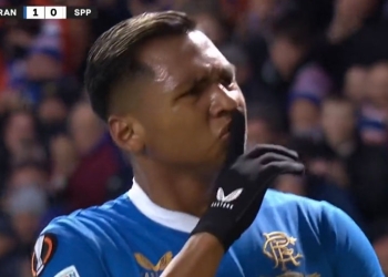 Doblete y festejo pidiendo silencio de Alfredo Morelos en la Europa League