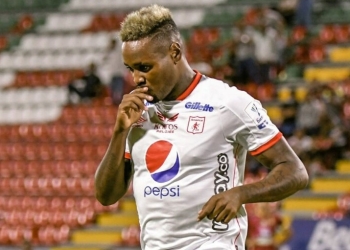 ¿Gustavo Torres no fue el único con actos de indisciplina en América?
