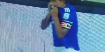 Mackálister Silva: gol al América y beso al escudo de Millonarios