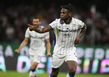 Recibe en el área, da vuelta y… ¡gol de Duván Zapata!
