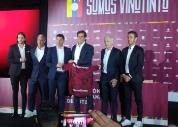 ¿De qué quedó a cargo Pascual Lezcano con Pékerman en Venezuela?