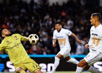 La impresionante atajada de Camilo Vargas que tiene cerca de la final a Atlas
