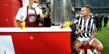 Llevó el bar al césped por el título de la Copa de Brasil