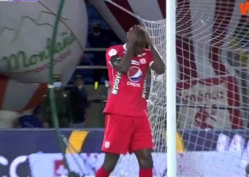 Adrián Ramos: gesto técnico impecable y un fallo increíble