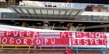 Hinchas de América protestaron en contra de Osorio en Bogotá