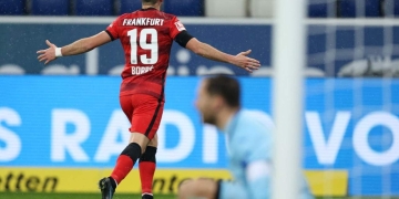 Rafael Santos Borré hizo gol en derrota del Eintracht Frankfurt