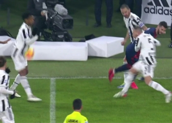 ¡Qué dolor, Cuadrado! Terrible balonazo