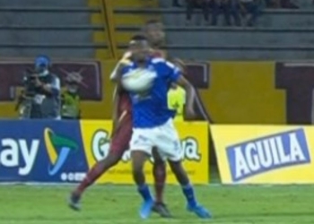¡Penalti para Millonarios al 90+6! Mano, VAR y el cobro de Juan Pablo Vargas