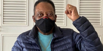 Pelé vuelve al hospital por tratamiento de quimioterapia