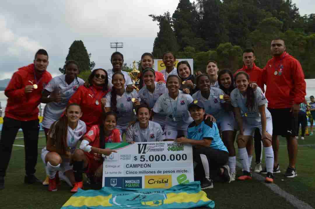 Torneo Nacional Femenino de Fútbol: ¡Formas Íntimas, campeón!