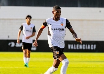 De padres colombianos, fue suplente en Real Madrid vs. Valencia