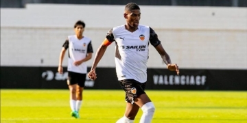 De padres colombianos, fue suplente en Real Madrid vs. Valencia