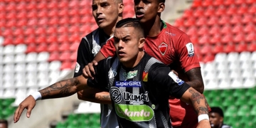 Los otros 2 clubes argentinos que podrían meterse por Leo Castro