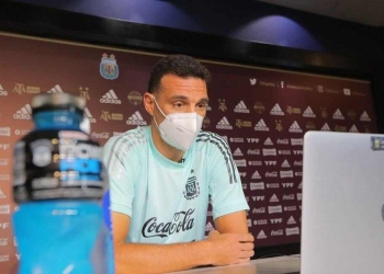 ¿Argentina enfretará a Colombia sin su entrenador en el banco?