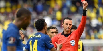 Wilmar Roldán y tres tarjetas rojas en 10 minutos en el Ecuador vs. Brasil