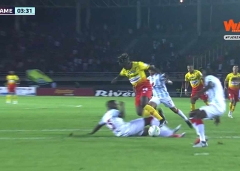 Comenzó mal América: 5 minutos, penal en contra y fallo increíble de Sierra