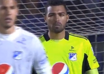 Lo primero de Álvaro Montero en Millonarios: cometió penalti a los 50 segundos, ¡y lo atajó!