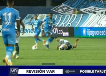 El golpe por el que expulsaron a Teo Gutiérrez ante Jaguares