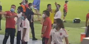 James y su gesto al público en el Metropolitano al final del partido