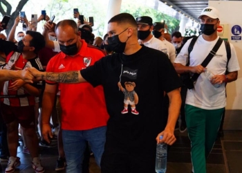 Locura en la llegada de Juanfer Quintero a Argentina. ¡Lo que dijo del regreso a River!