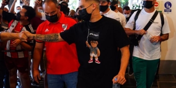Locura en la llegada de Juanfer Quintero a Argentina. ¡Lo que dijo del regreso a River!