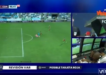 El VAR en Jaguares vs. Cortuluá: amarilla, no. ¡Roja para Ernesto Hernández!