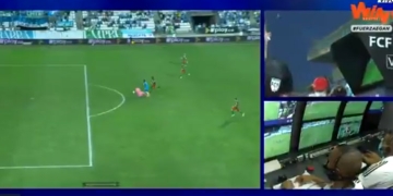 El VAR en Jaguares vs. Cortuluá: amarilla, no. ¡Roja para Ernesto Hernández!