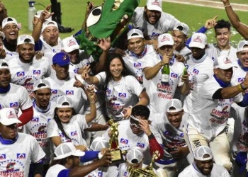 Junior felicitó a Caimanes por su gesta en la Serie del Caribe