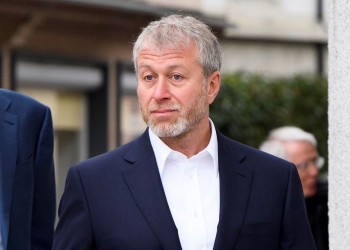 Diputado inglés pide que Roman Abramovich abandone el Chelsea