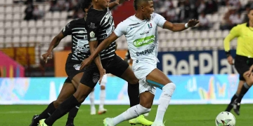 Junior flaquea contra los grandes